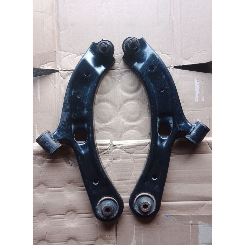 lower arm sayap kanan kiri Suzuki Ertiga original