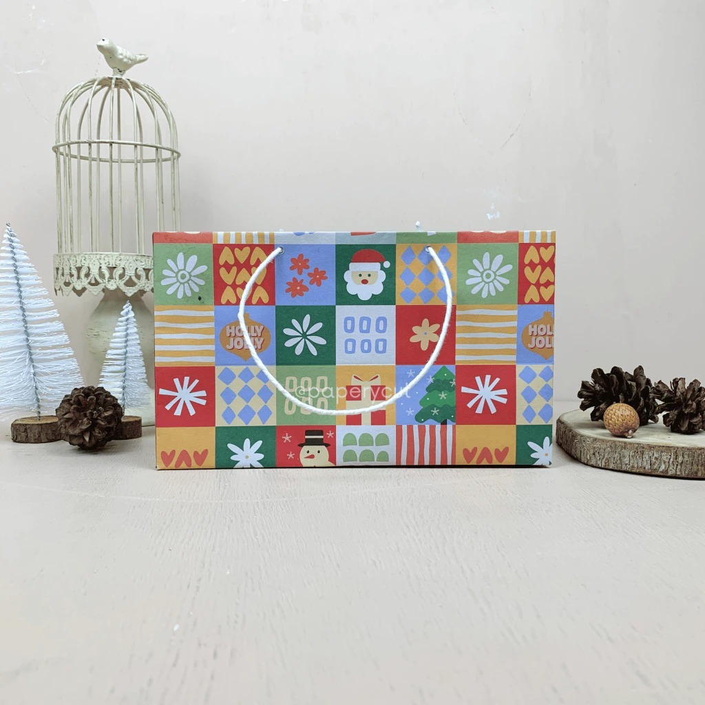 

Paperbag Tas Kertas Kraft Warna Motif Goodie Bag Natal / Christmas 22 x 11 x 20 cm/23x12x13,5cm/24x21x15cm