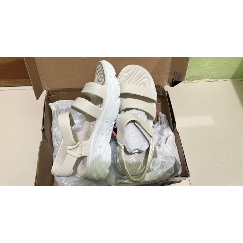 Preloved NEWsandal Skechers foamies