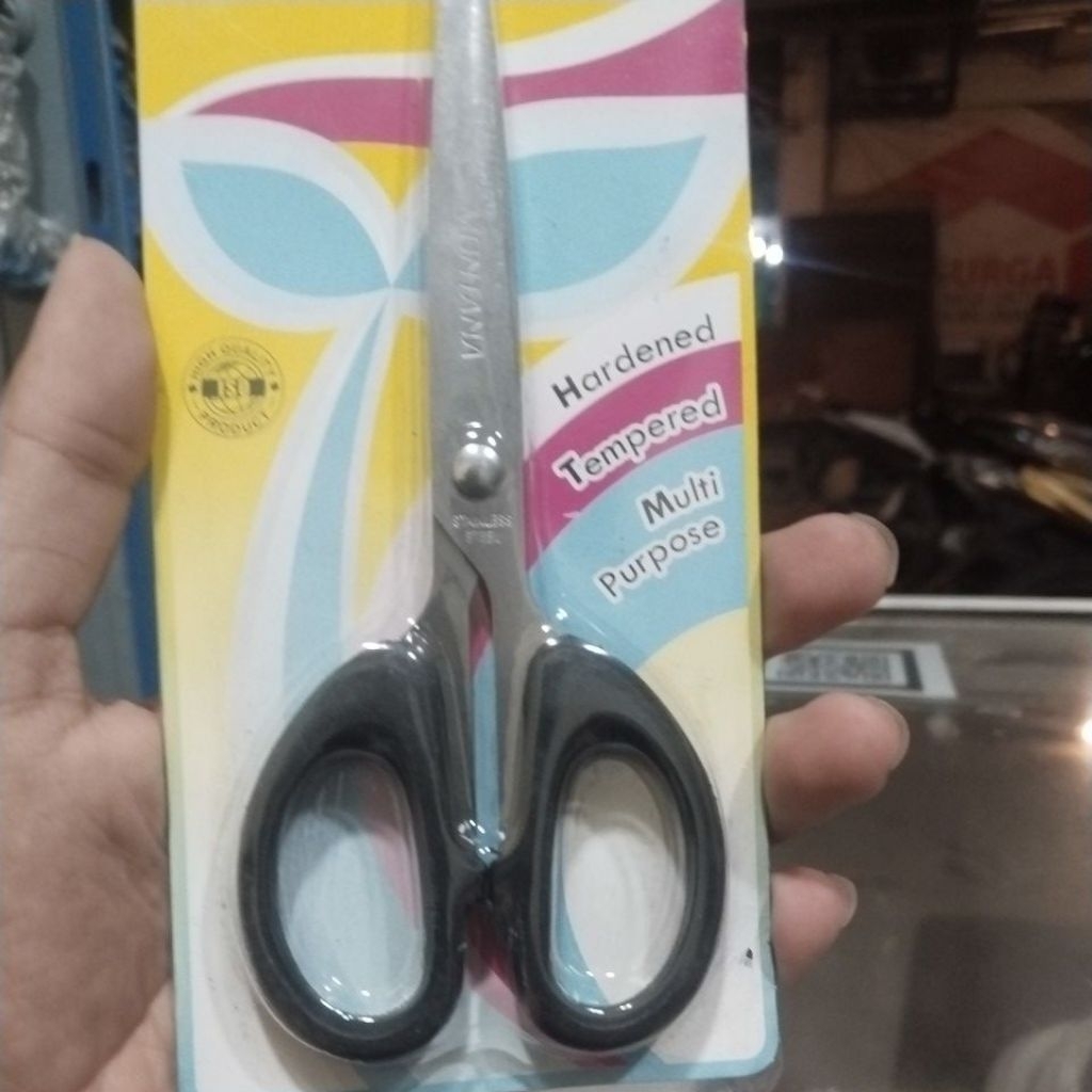 

Gunting Kertas Warna Hitam (Montana)