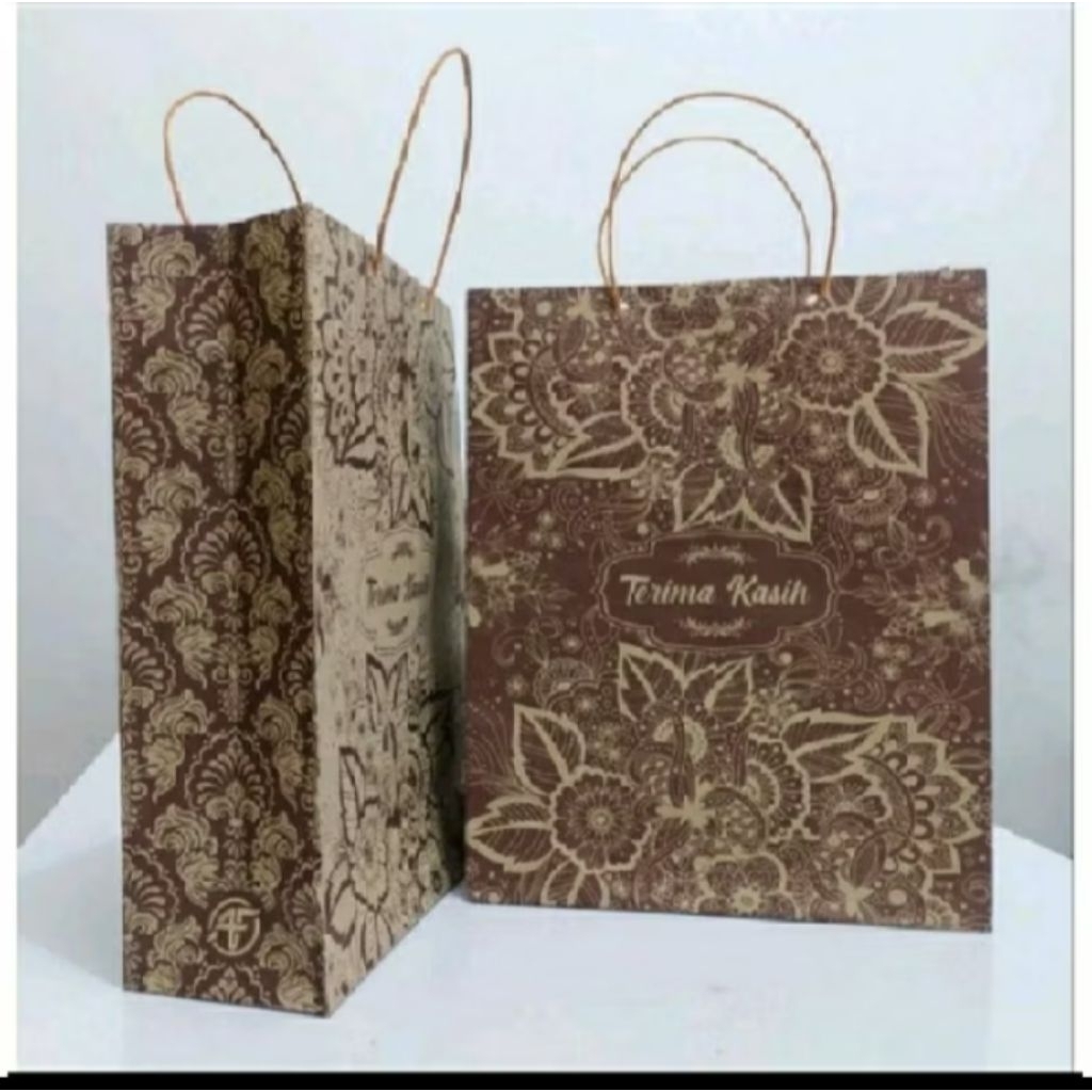 

GROSIR TERLARIS 150 PCS TAS PAPERBAG UKURAN 21X17X5 MOTIF BATIK SERBA GUNA