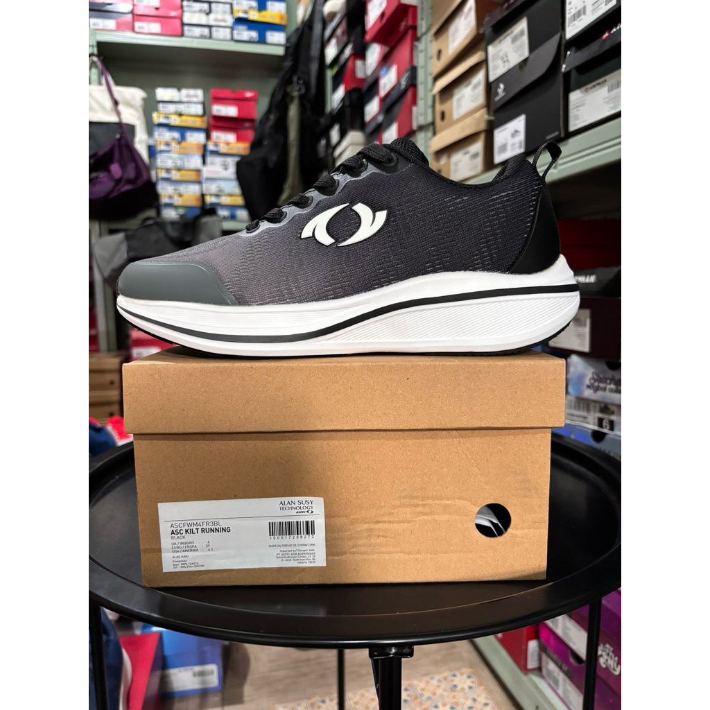 Sepatu astec KILT running black