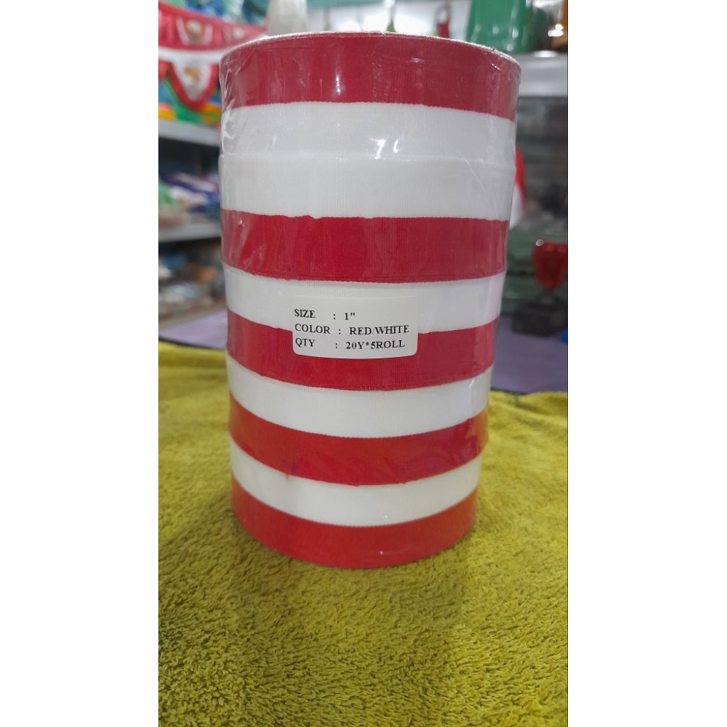 

1 roll pita merah putih 1'' / 1 inc 2.5 cm 1 roll pita merah-putih 1'' / 1 inc 2.5 cm