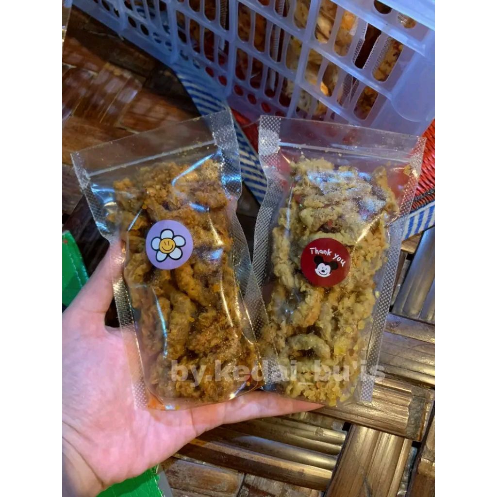 

kerupuk usus pedas gurih+daun jeruk