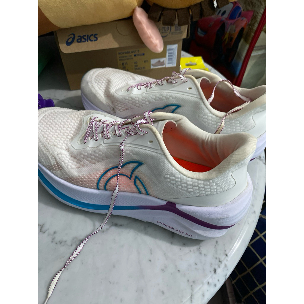 Ortuseight running shoes. Preloved