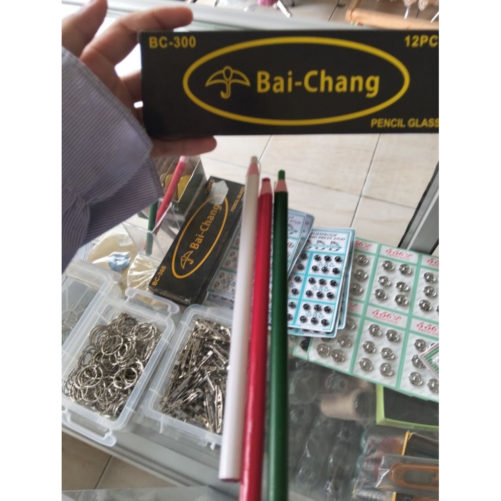 

pensil warna, penanda baju