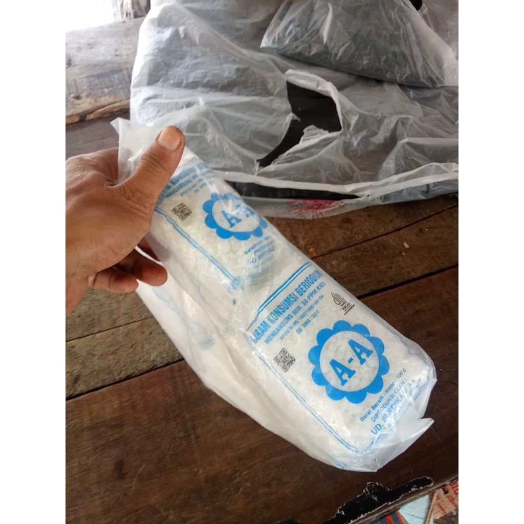 

GARAM KASAR KEMASAN KECIL BERAT 250 GR PER 1PACK ISI 10 PCS