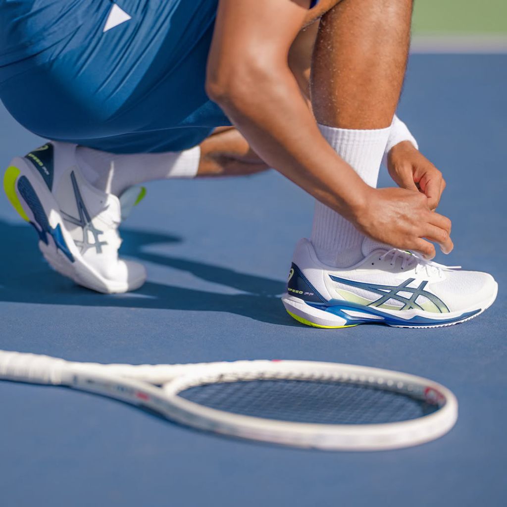 sepatu tenis lapangan.sepatu badminthon