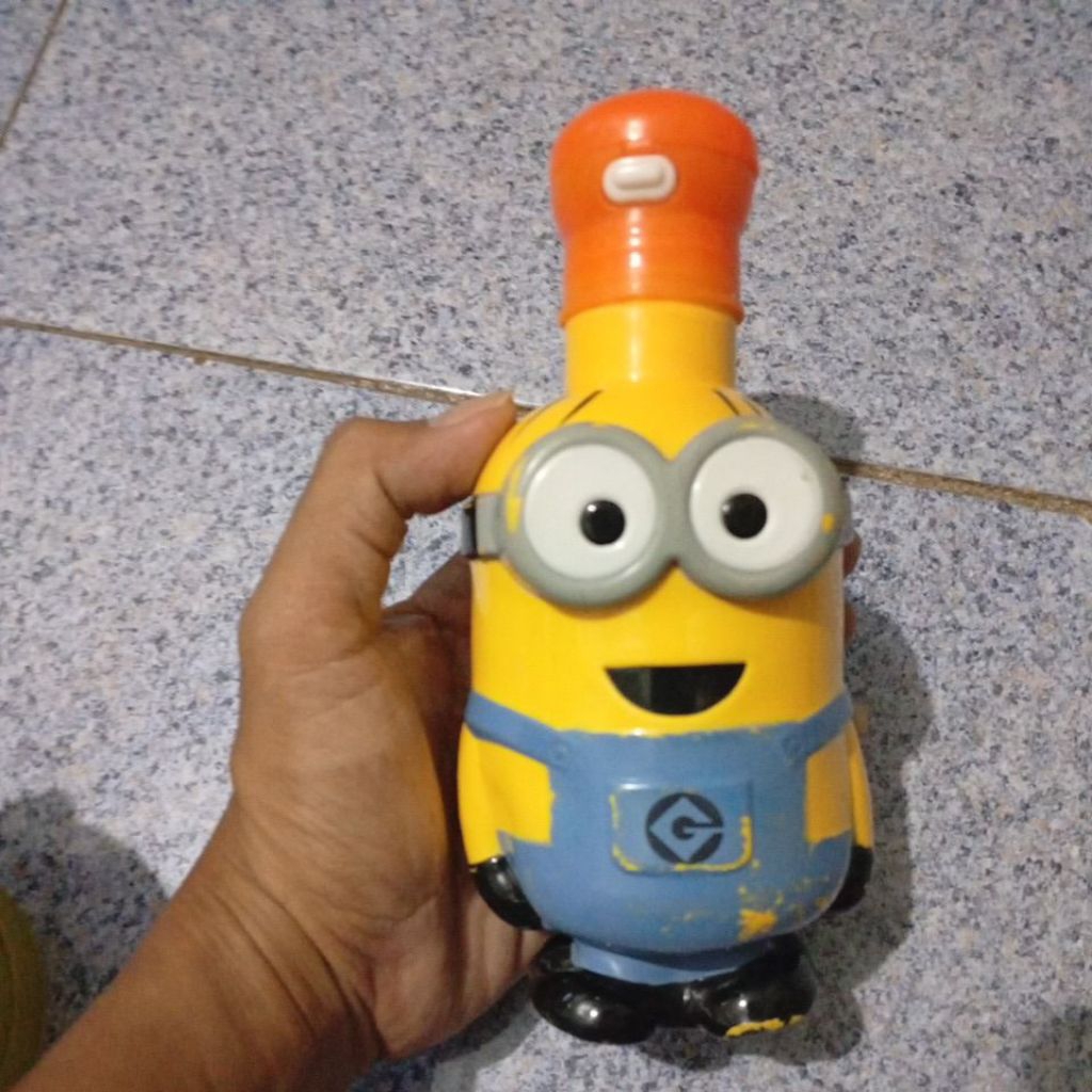 Figure Minions Despicable Me Minion Mayhem Universal Studio Singapore Botol Minum