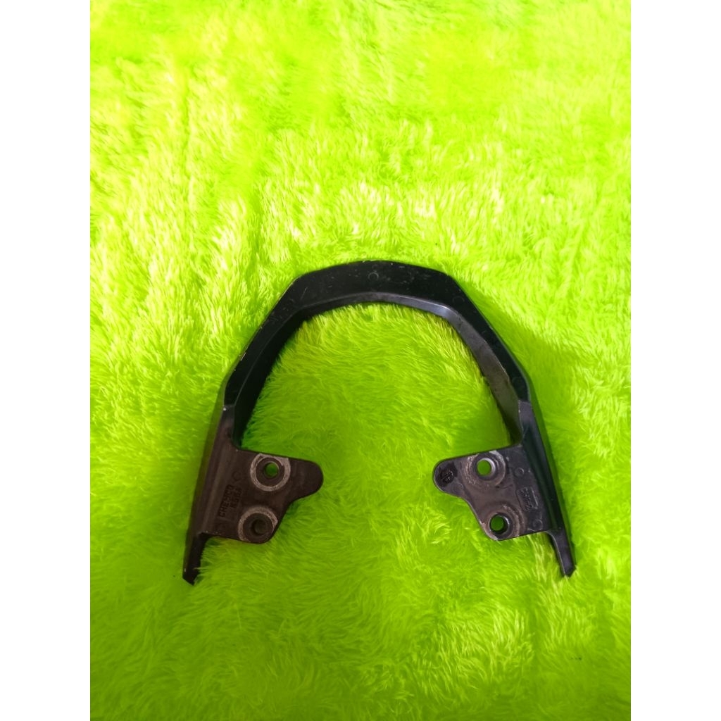 BEHEL JOK / PEGANGAN JOK BELAKANG SONIC 150 ORIGINAL COPOTAN