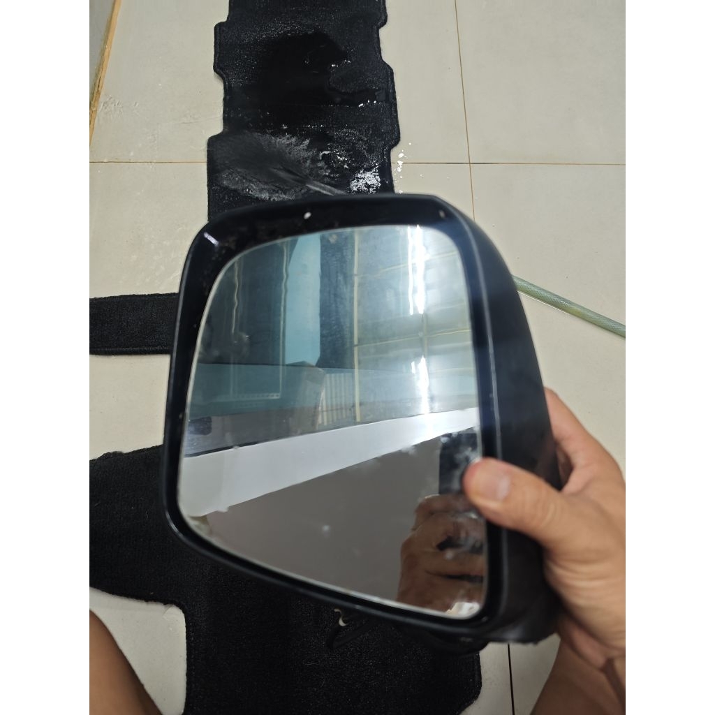 spion original Nissan Evalia kiri