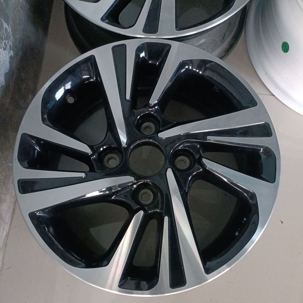 velg original oem Daihatsu Xenia R ring15
