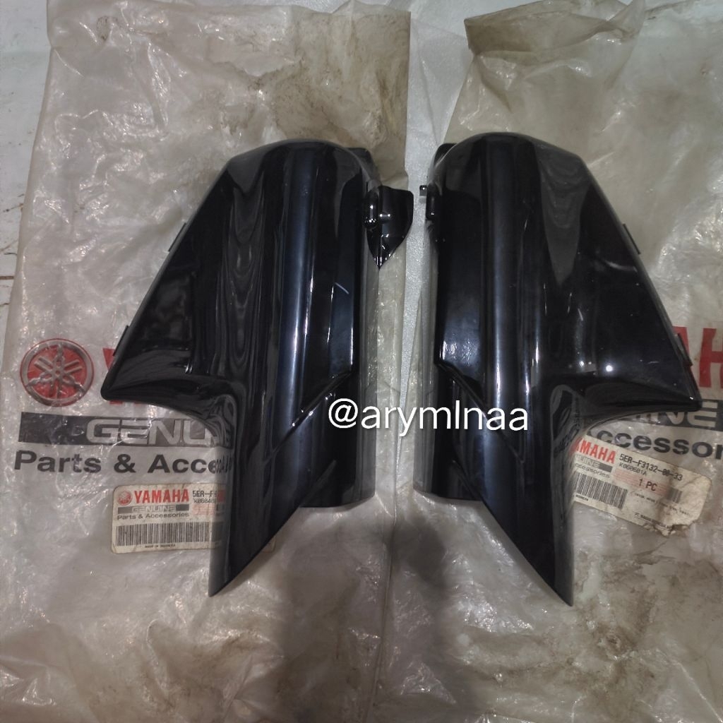 TUTUP COVER SHOCK SPAKBOR DEPAN VEGA R LAMA OLD HITAM 5ER-F3122-00-33 / 5ER-F3132-00-33 ORIGINAL YAM
