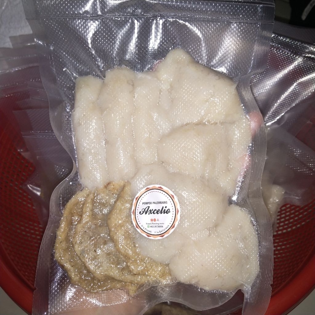 

Pempek Palembang Ikan Tengiri 30pcs lengkap dg cuko