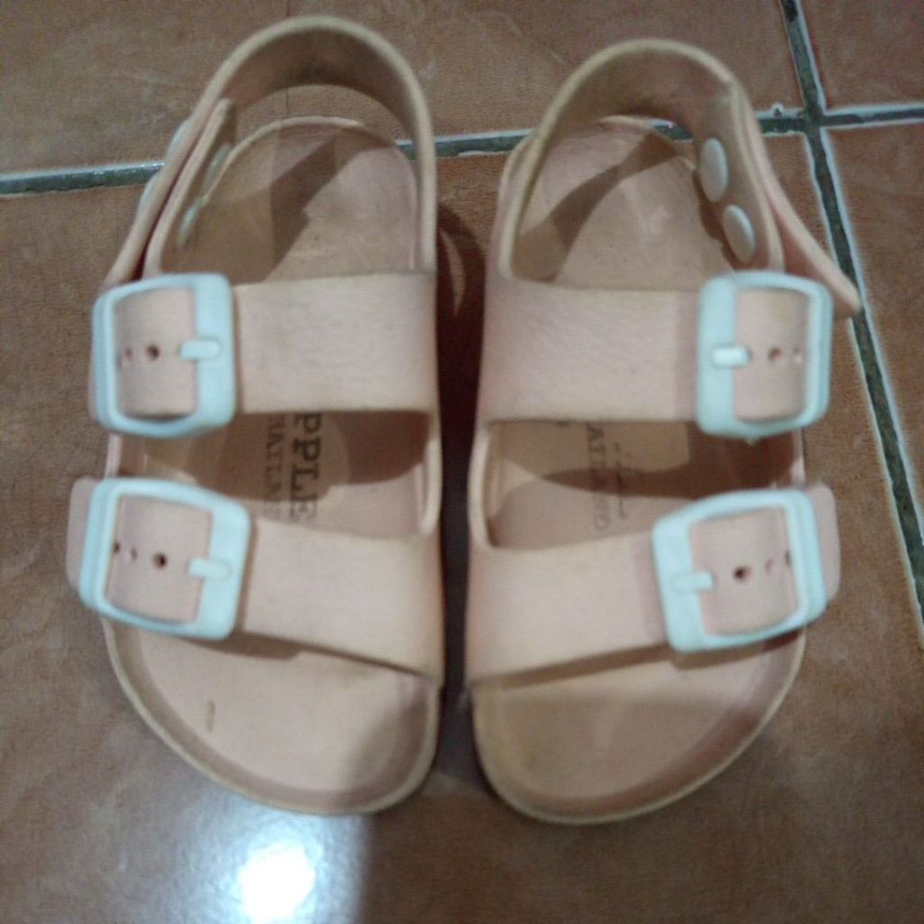 preloved sandal red apple anak