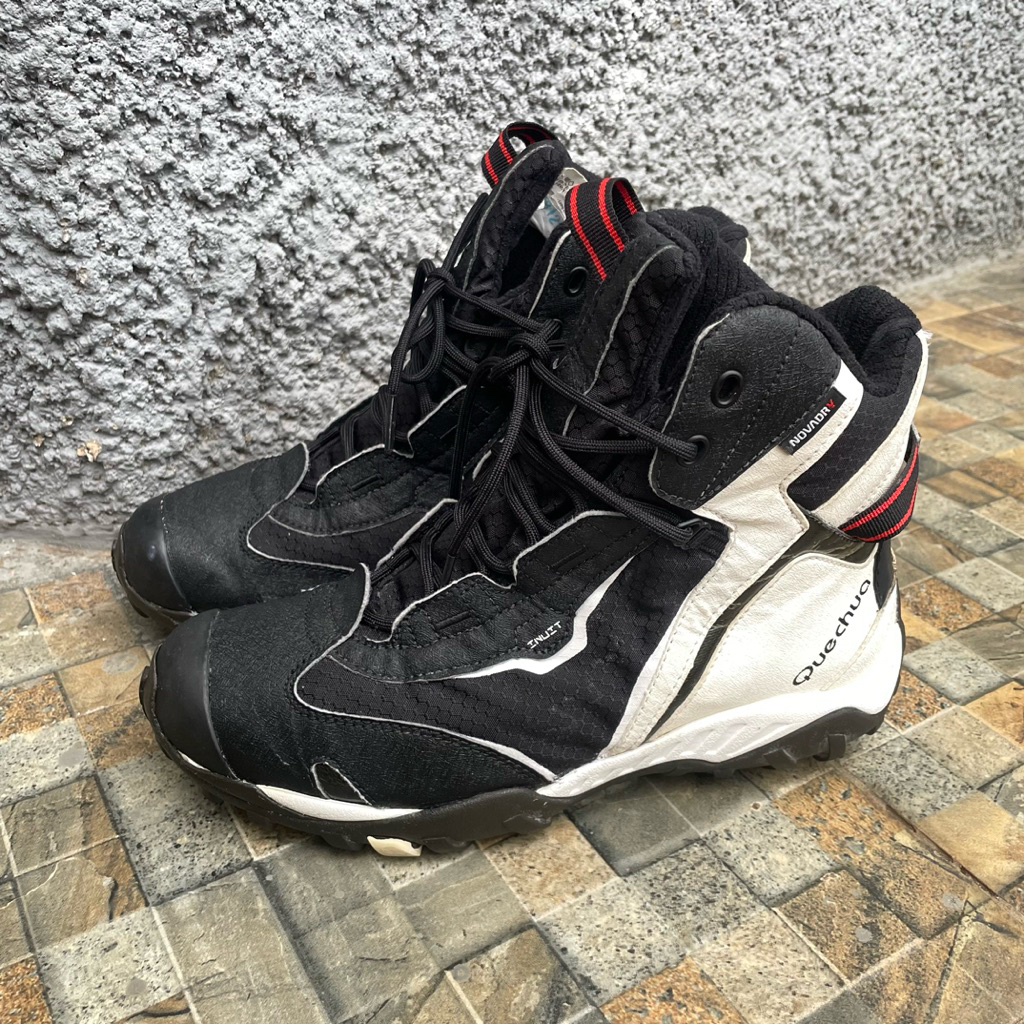 Sepatu Outdoor QUECHUA