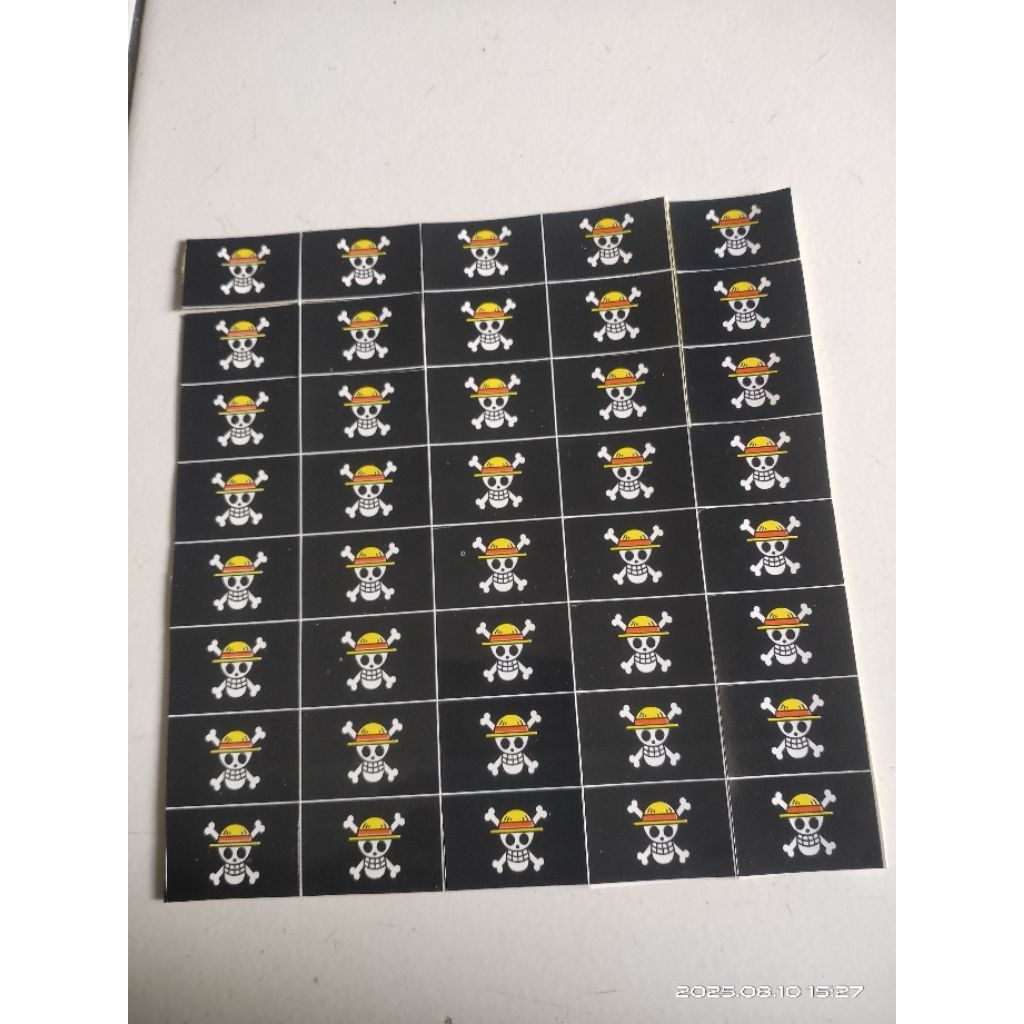 

1LEMBAR STIKER TENGKORAK ISI 40 STIKER
