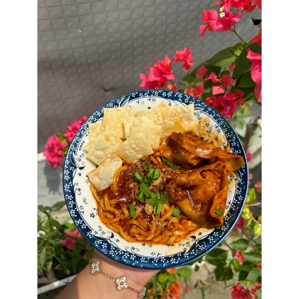 

Mie Jebew Pangsit Pedas Laris