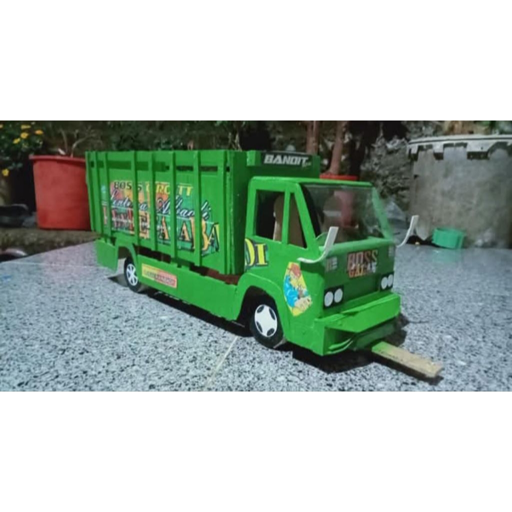 miniatur truk oleng bahan triplek ukuran 3mm bisa belok dan oleng