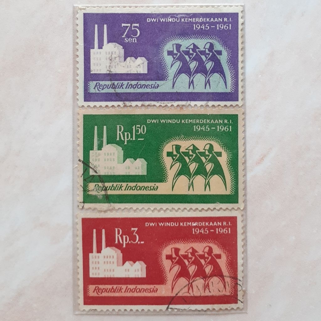 

(A) Perangko Indonesia Dwi Windu Kemerdekaan RI Tahun 1961 set lengkap 3pcs