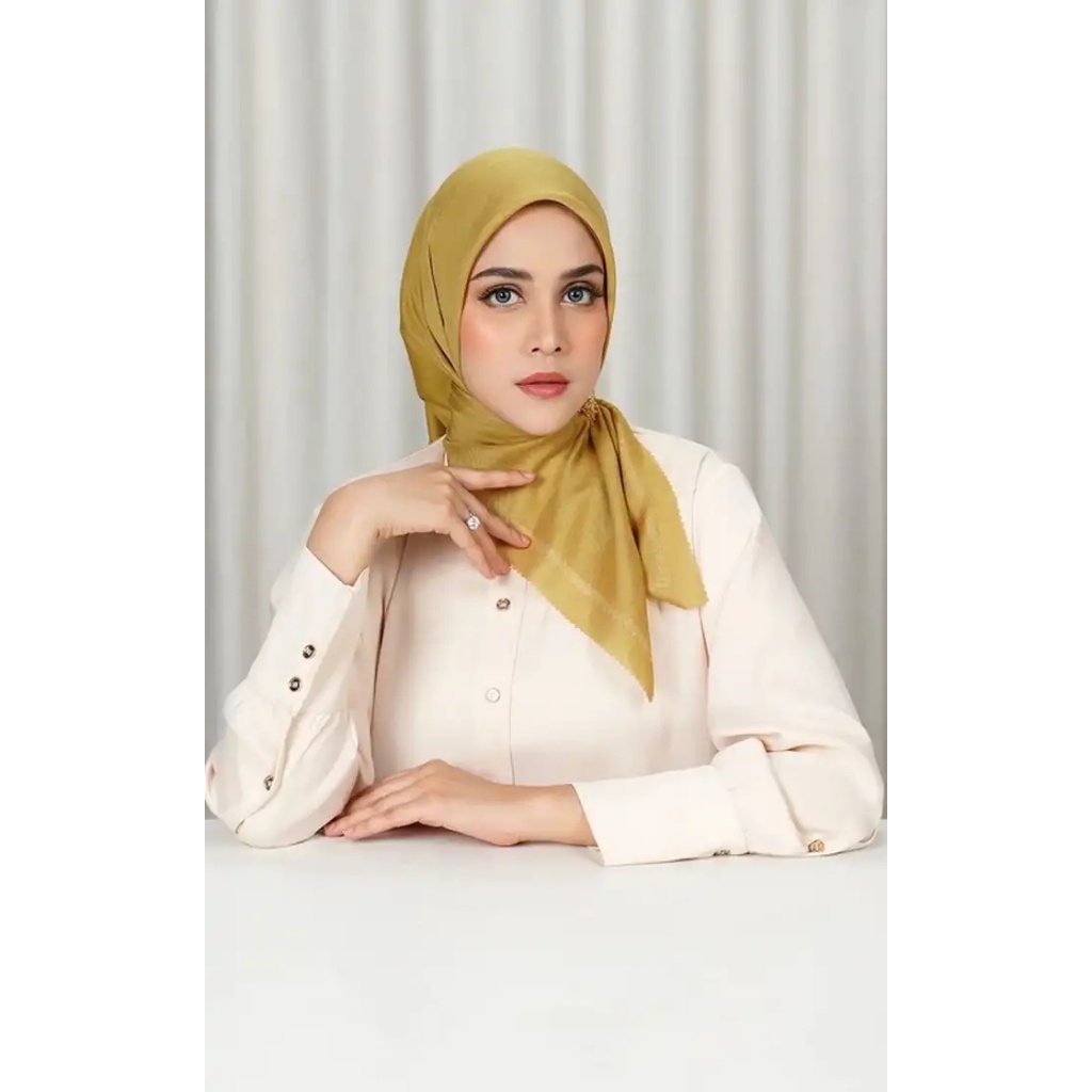 BUTTONSCARVES - Today's Scarf - Honey / Hijab Polos Segi Empat