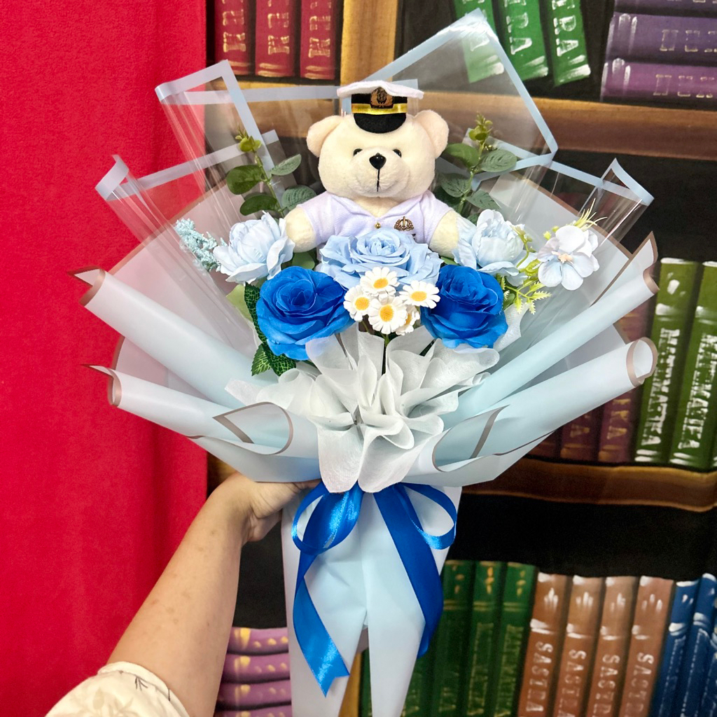buket wisuda / buket pelaut / boneka pelaut / boneka polisi / boneka profesi