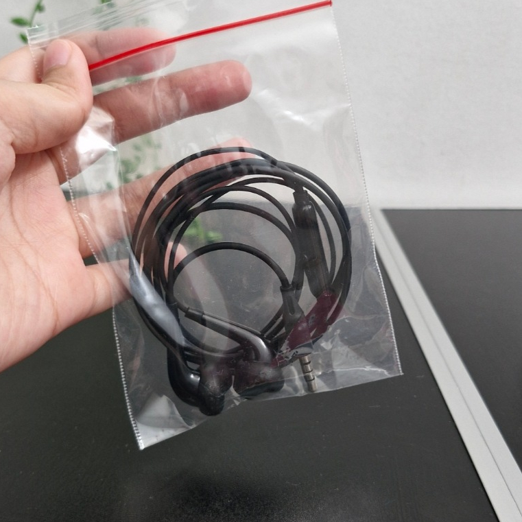 [Preloved] Robot Earphone Hitam + Free Case