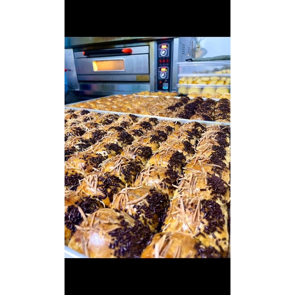 

Bolen Premium Rasa Original Pisang Coklat Pisang Keju Beef Cheese Semarang Bisa Mix Rasa