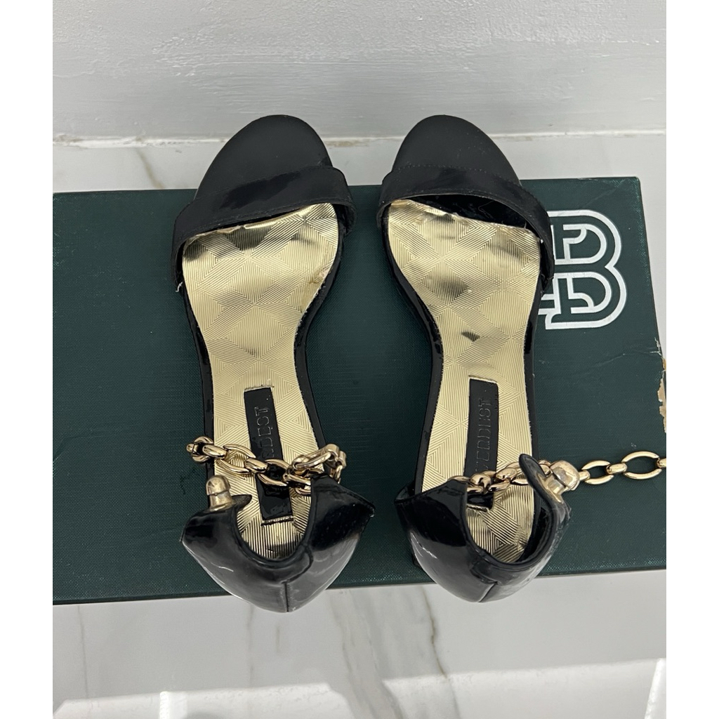 Preloved Sepatu Sandal Heels Rantai Gold Everbest Warna Hitam Elegant LYS