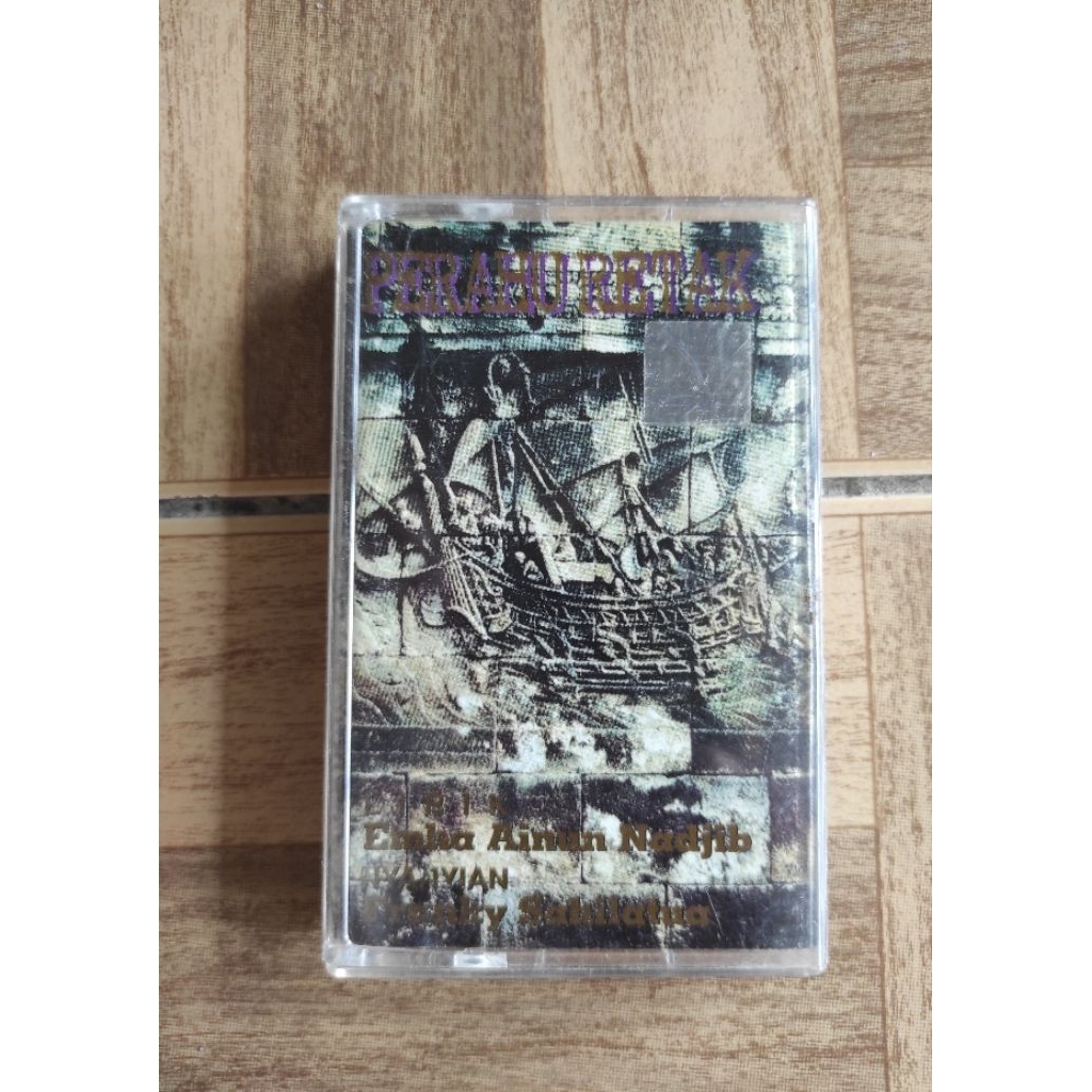 kaset pita "perahu retak" FRANKY SAHILATUA"