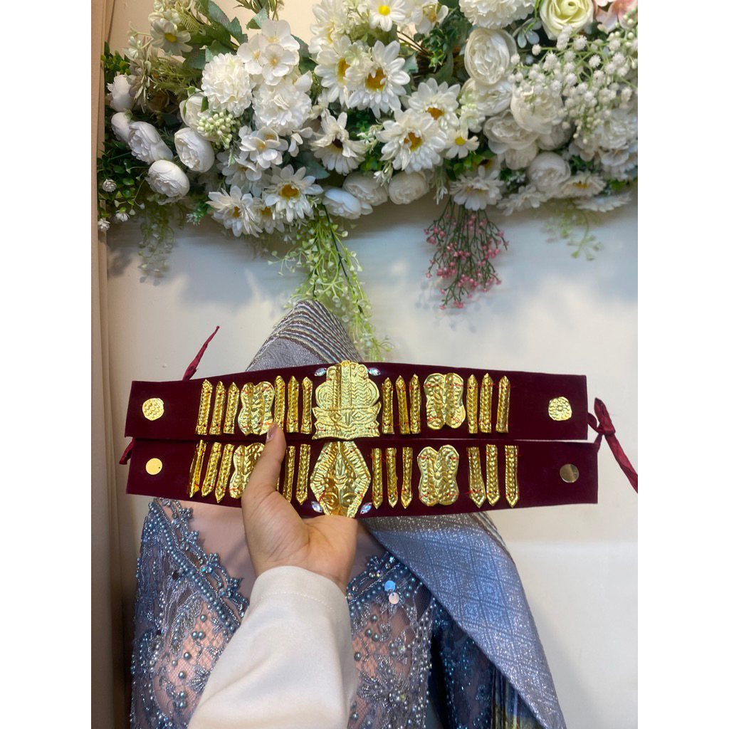 sepasang sortali pengantin batak warna marun