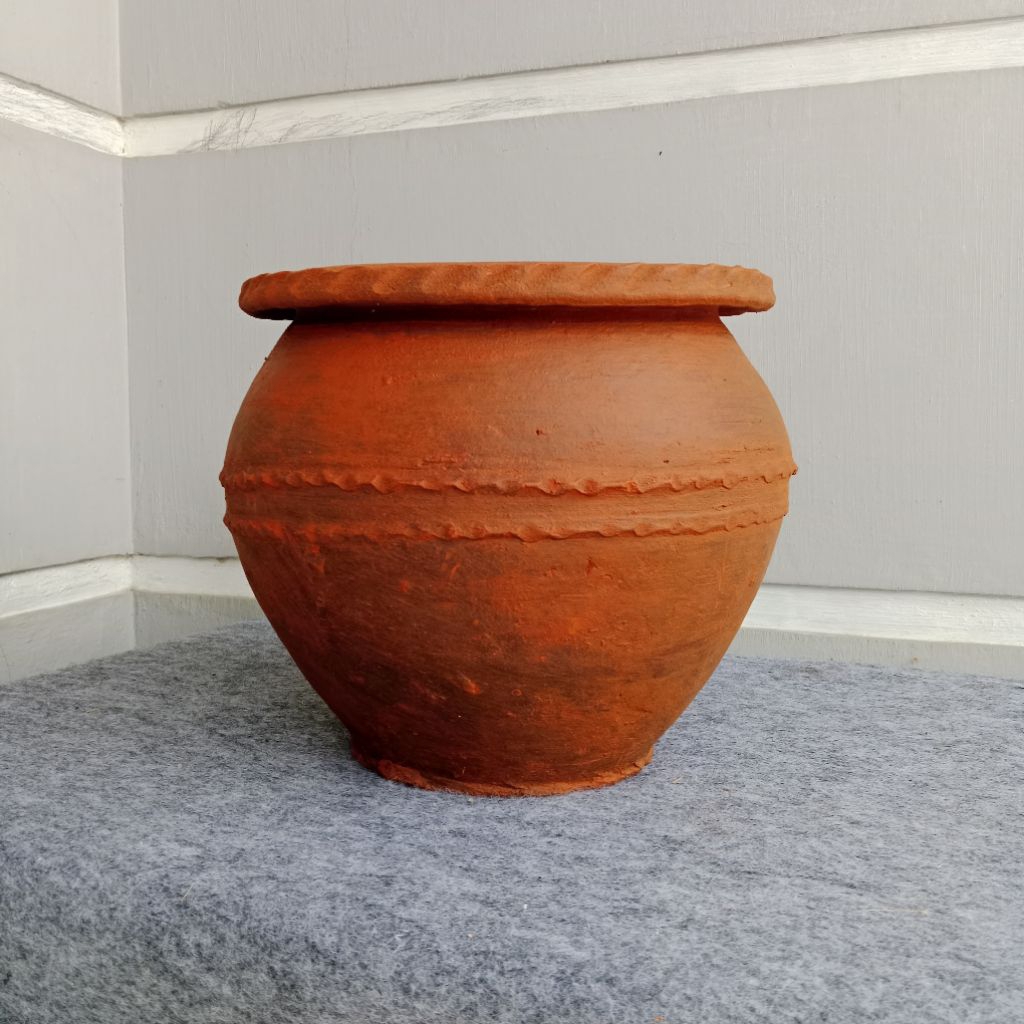 Genthong/guci tanah liat tinggi 27cm