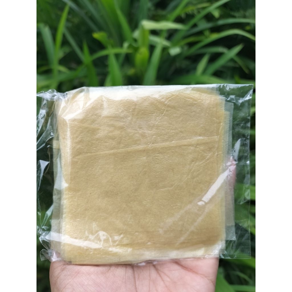 

kulit tahu warna kuning isi 50 ukuran 8x8 yg unsalted