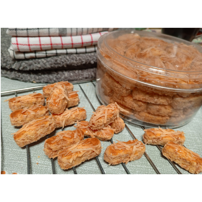 

Kookieku Kastengel Keju Premium - Kue Kering Lembut Renyah Dimulut - Homemade - Kue Lebaran