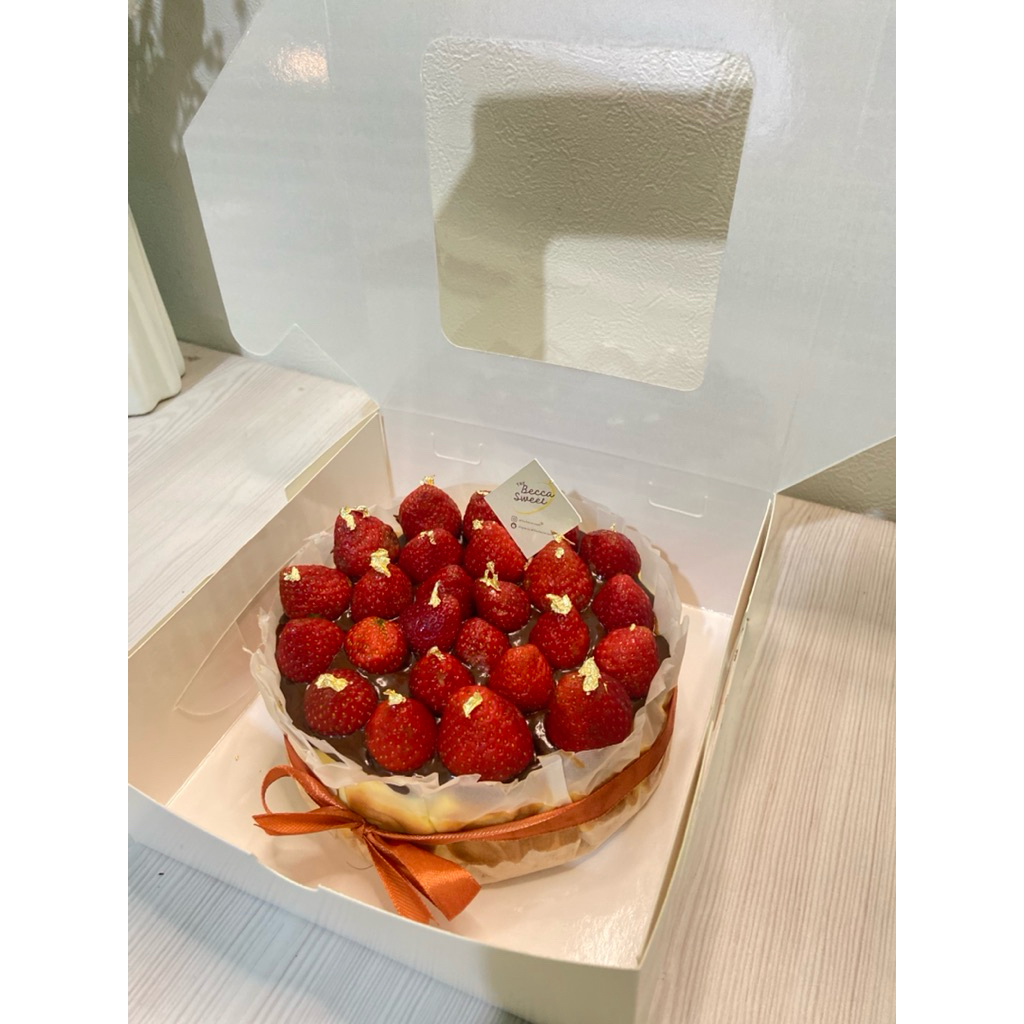 

Basque Burnt Cheesecake Full Strawberry Topping