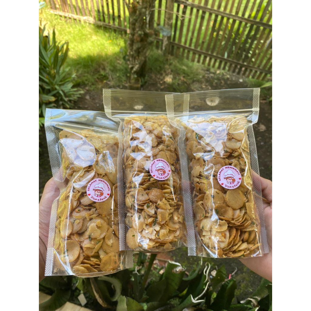 

MORING AIRRI 250gr / CIMOL KERING PEDAS GURIH DAUN JERUK / ORIGINAL DAUN JERUK / Kripik Crispy