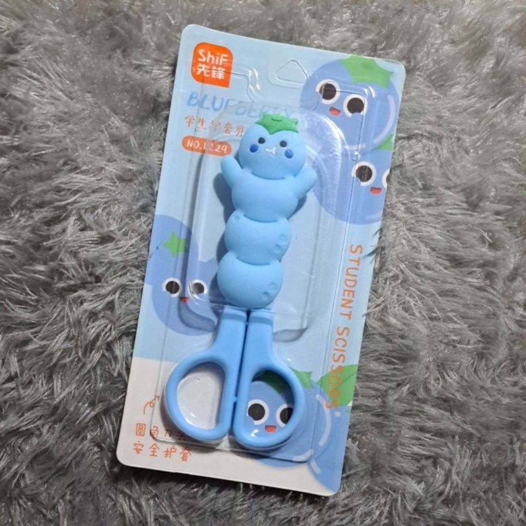 

Gunting Kertas Blueberry