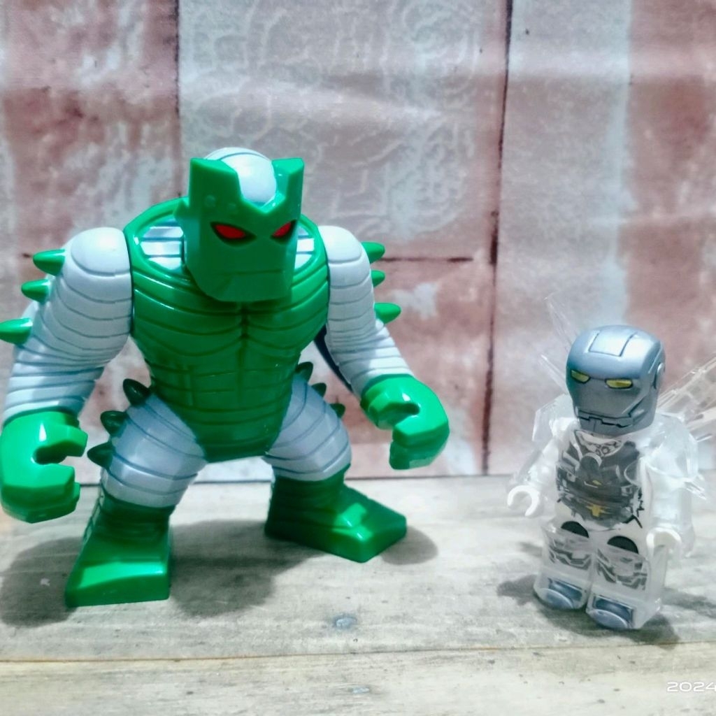 figure doombot figure iron man mark 50 figure doctor doom robot vs ironman mark 50