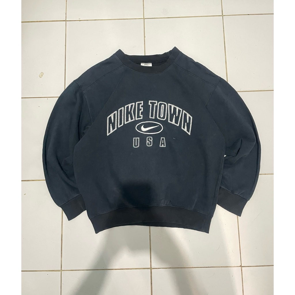 Nike vintage 90s nike town usa