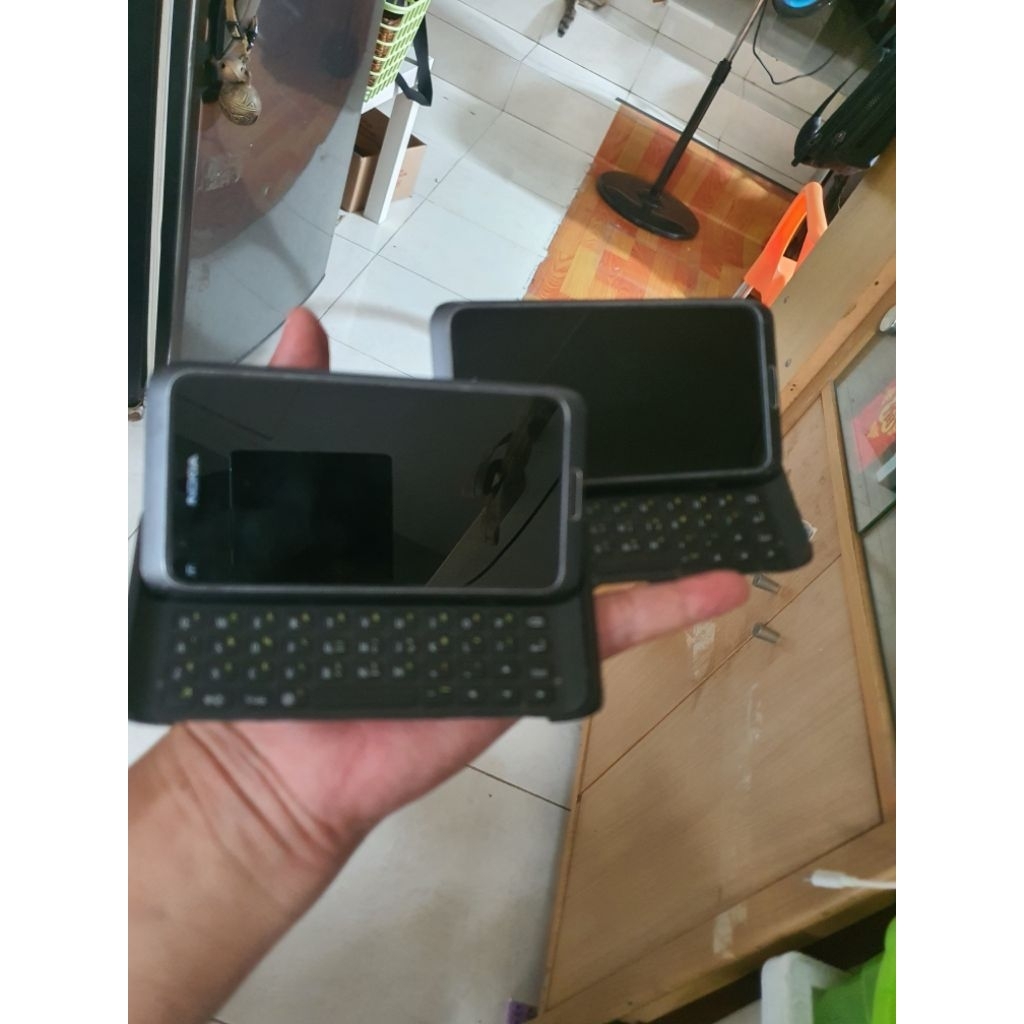 nokia E7 bahan