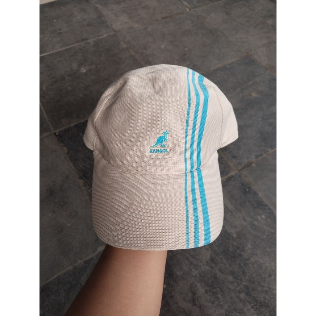 Topi Fitted Kangol Cream