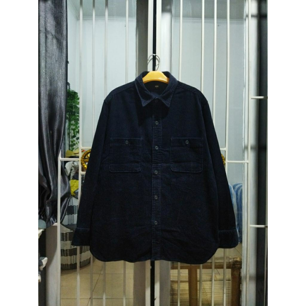 kemeja outer corduroy work Uniqlo polos pria XL