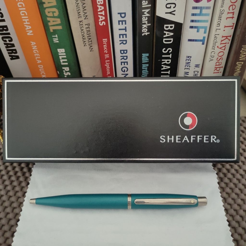 

Sheaffer Vfm Peacock Blue Featuring Nickel Trim Ballpoint