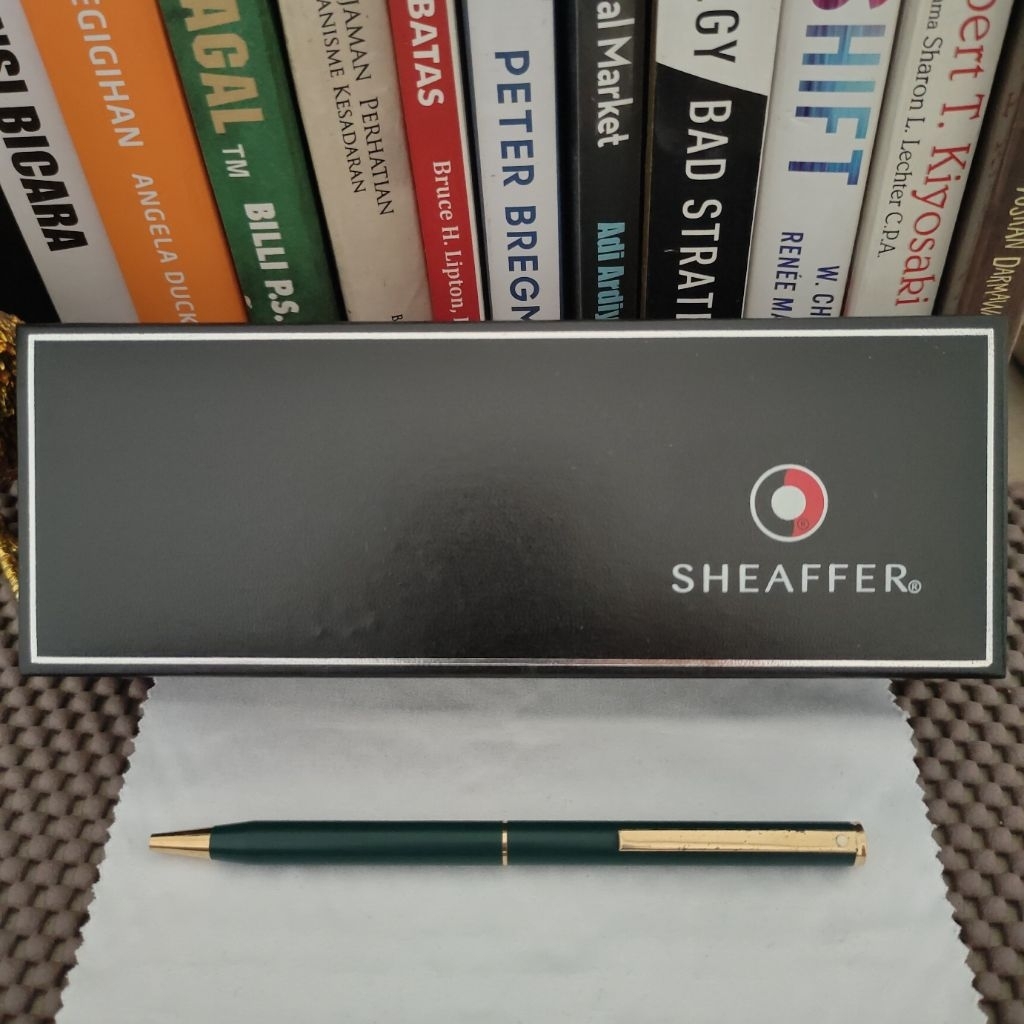 

Vintage Sheaffer Fashion No. 260 Ballpoint Pen - Green, GT Made USA 1990s