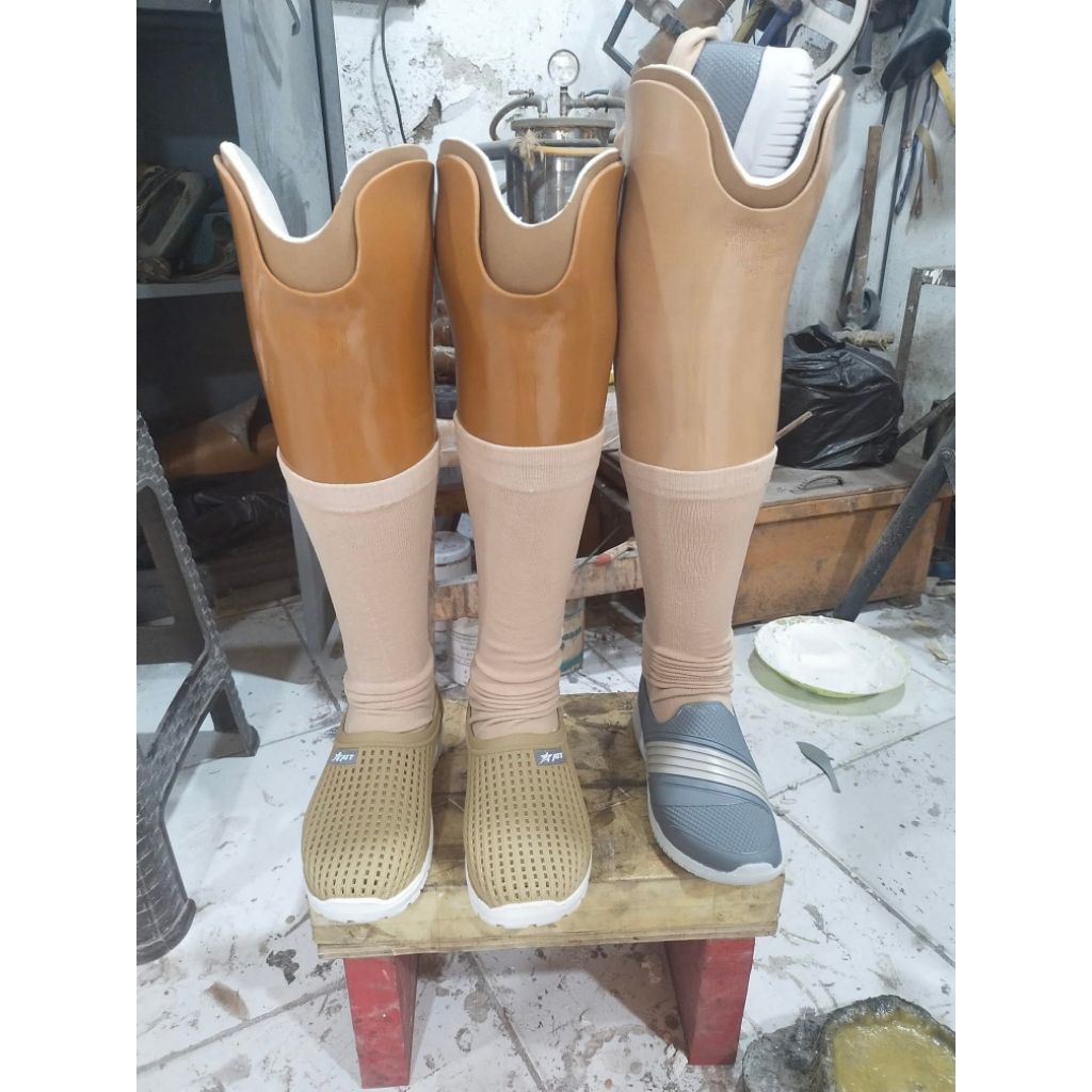 kaki palsu bawah lutut