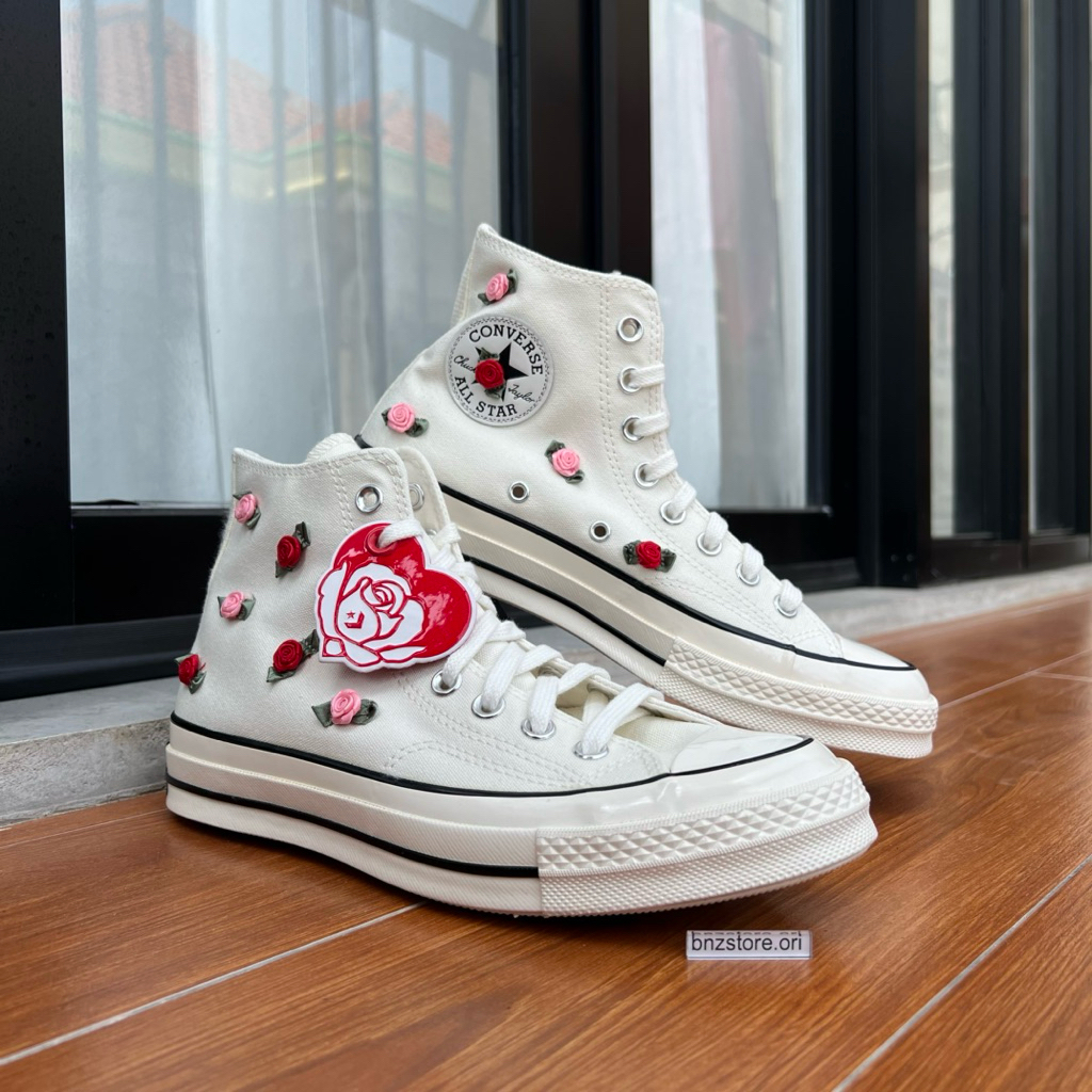 Sepatu Sneakers Wanita Converse Chuck 70 Hi Egret/Red/ Lt Jellyfish/Jitter