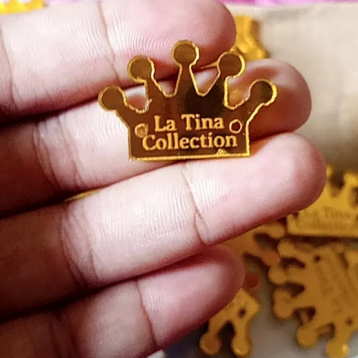 

Label Akrilik Bentuk Mahkota Custom Branding Logo Usaha