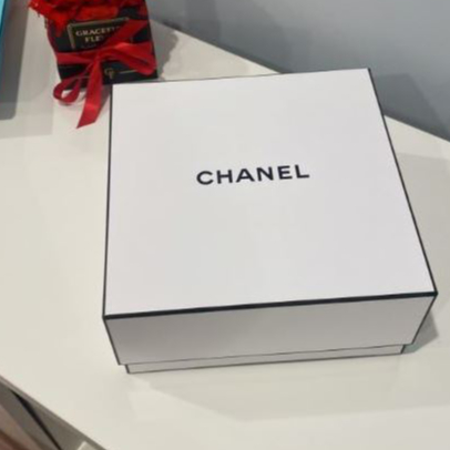 

Chanel Box Kardus 22 x 22 x 10