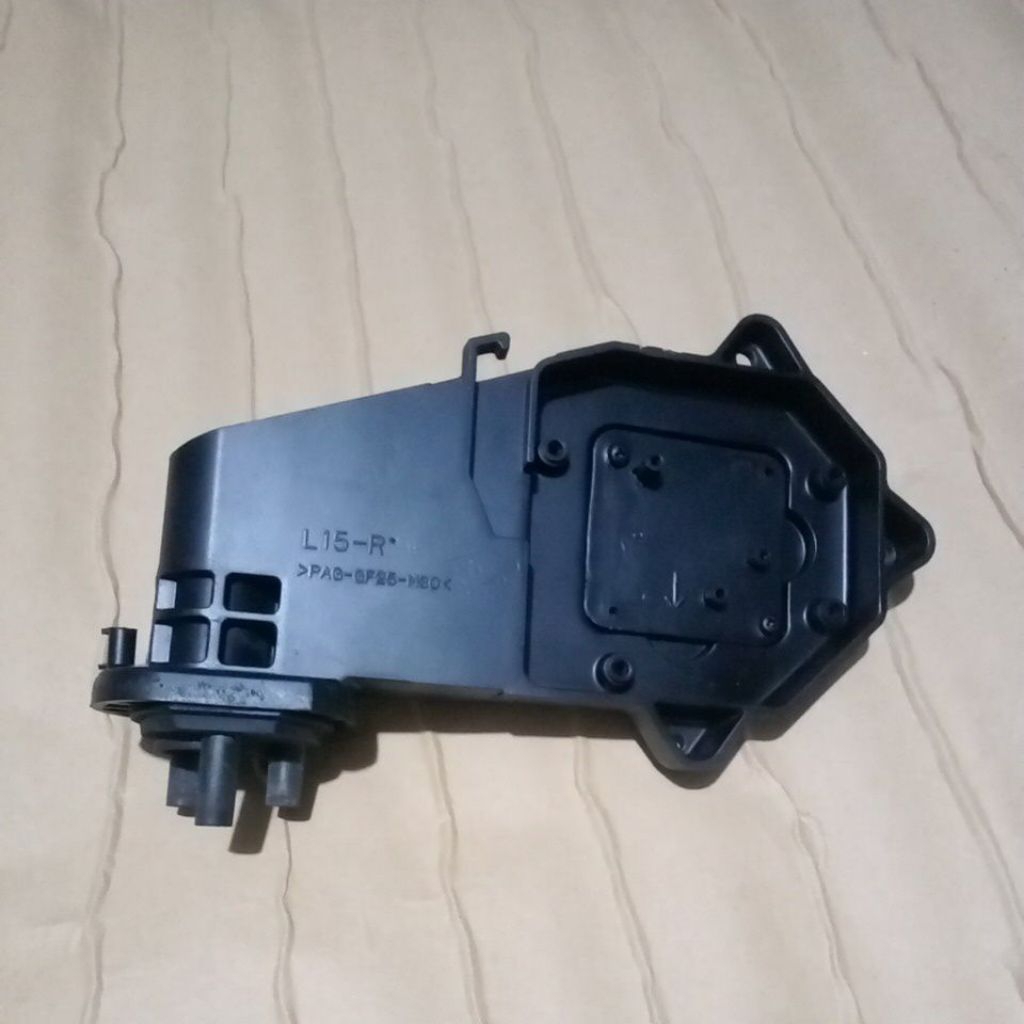 engsel braket dudukan spion Isuzu panther ls turbo grand tahun 2008_2010-2012-2014 bagian kanan