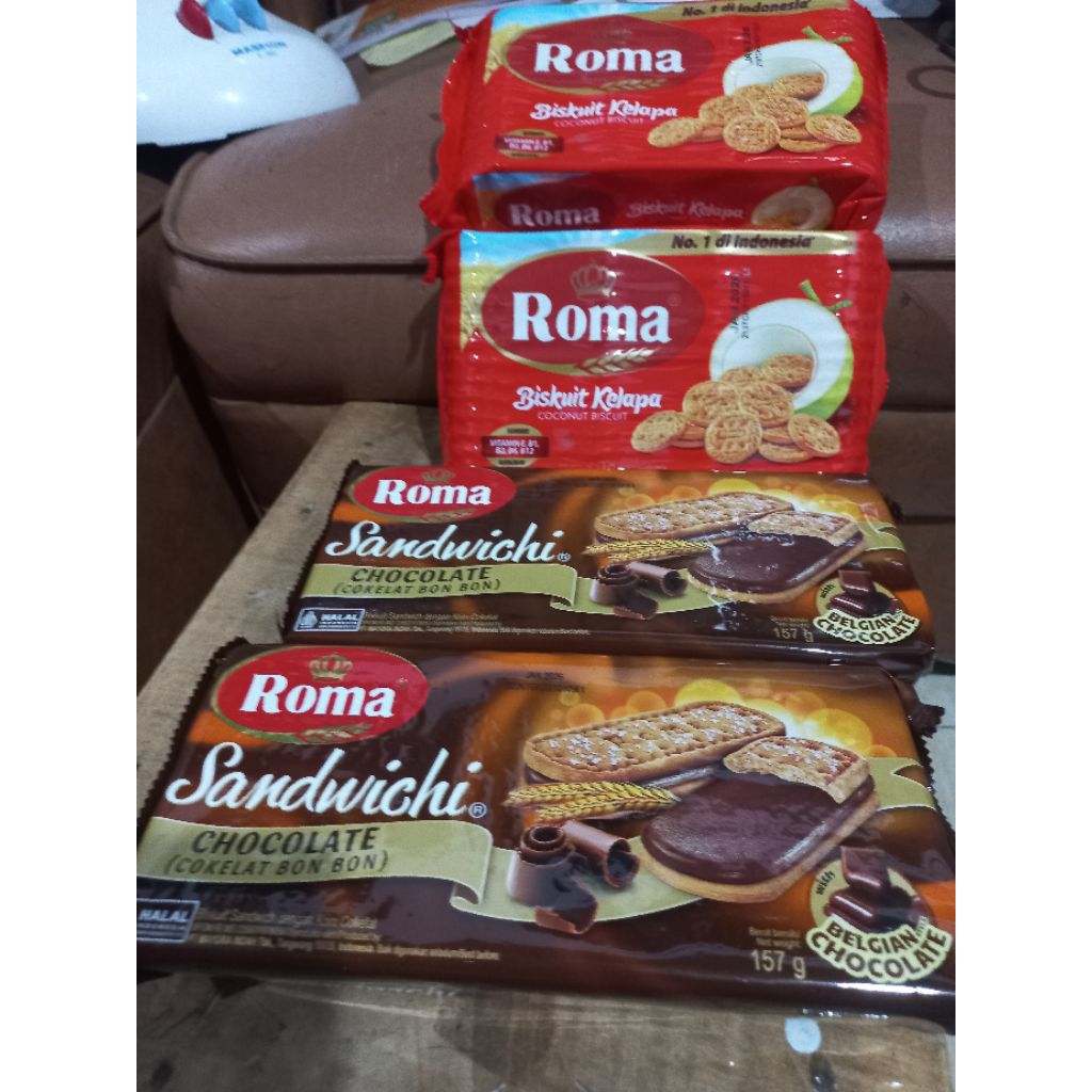 

4 pack Biskuit rasa roma kelapa, roma sanwichi